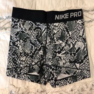 NIKE PRO SHORTS 3’